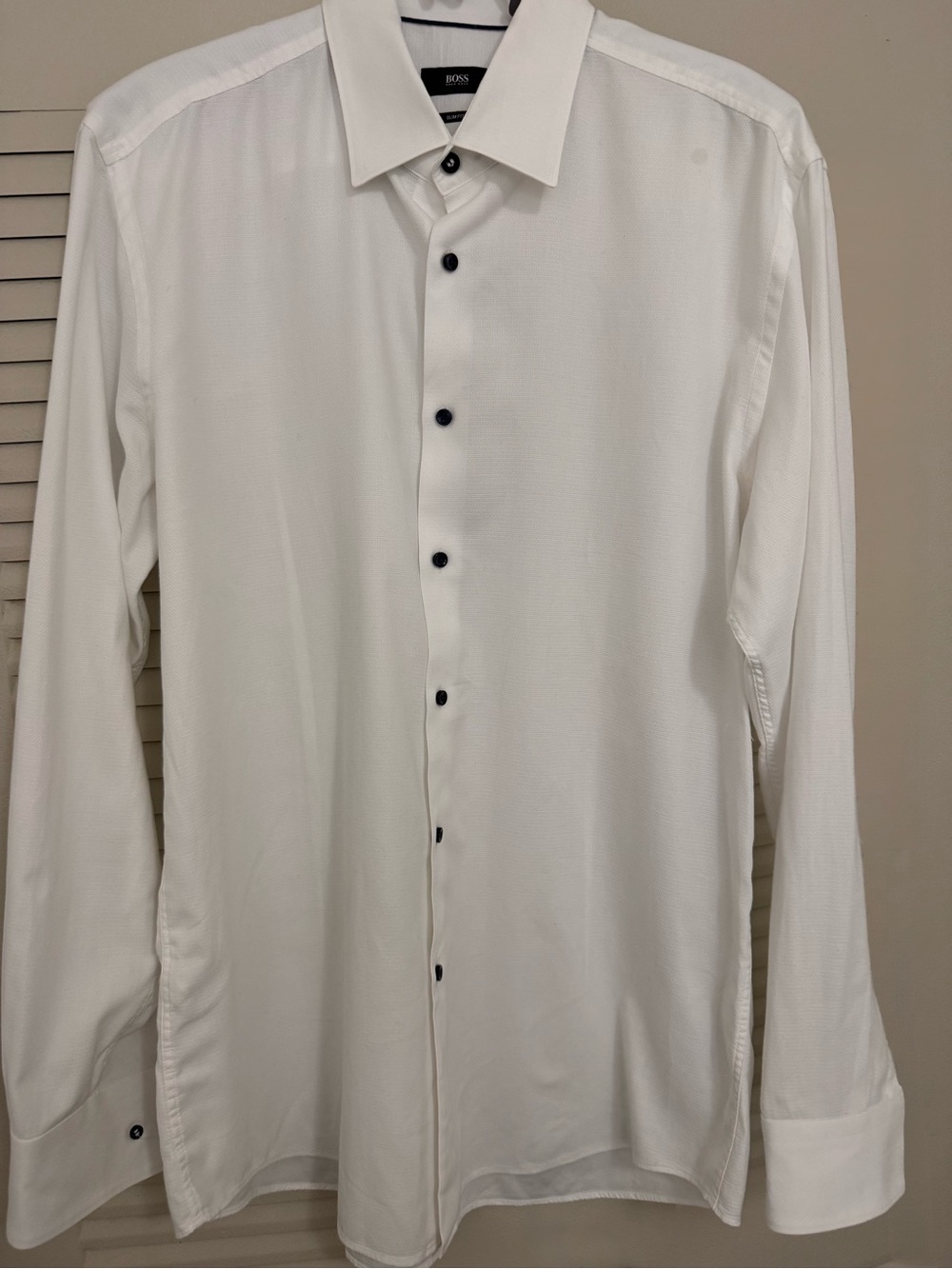 BOSS Piquet Slim Fit White Dress Shirt with Dark Contrast Buttons. Size 43 17